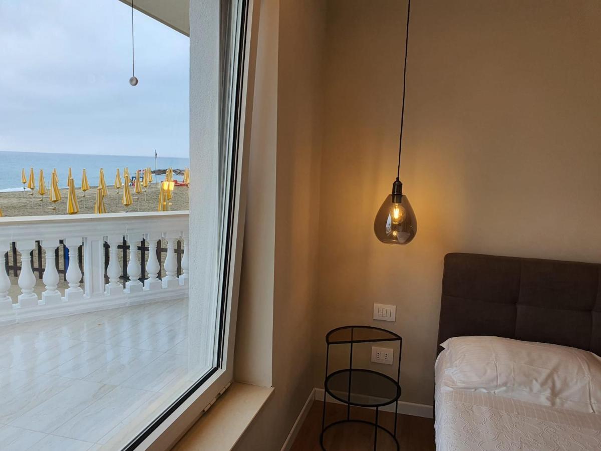 Blu Sea Apartments 皮特拉利古 外观 照片